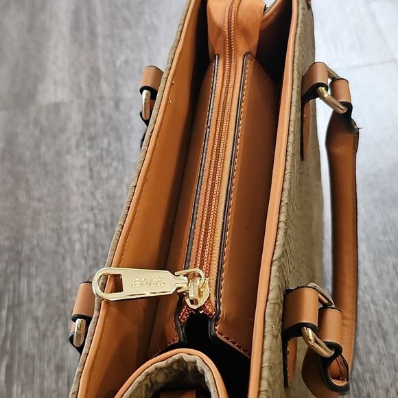 Elegant Brown Floral Handbag - Picture 6 of 7